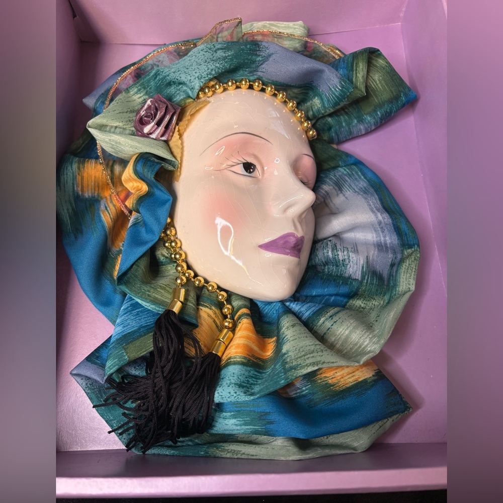 Decorative Venetian- Style Wall Mask, Featuring A Painted Porcelain Face - Picture 3 of 7